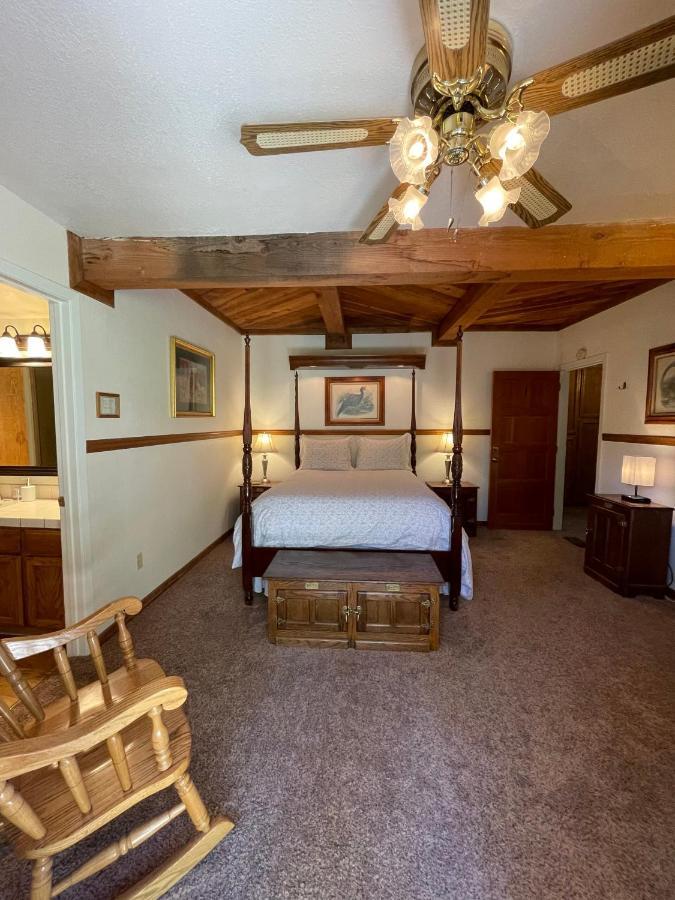 Berkshire Inn Гровленд Экстерьер фото