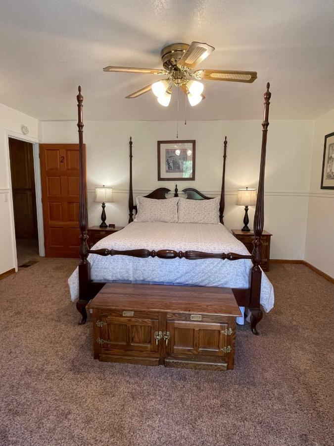 Berkshire Inn Гровленд Экстерьер фото